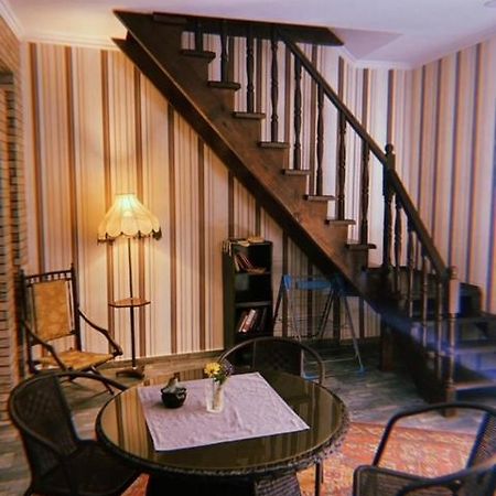 Home Away Home In Heart Of ティビリシ エクステリア 写真