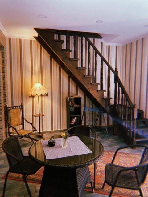 Home Away Home In Heart Of ティビリシ エクステリア 写真